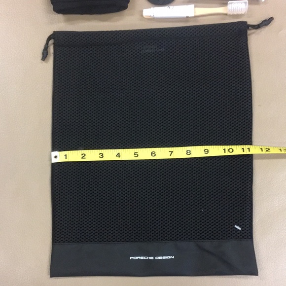 Lufthansa Toiletry Bag - Picture 4 of 10